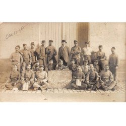 SAUMUR - Carte photo - Ecole Cavalerie 1912 - Armurerie - E. Guillon - état