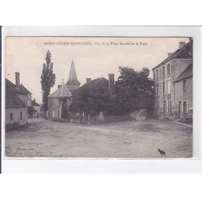 SAINT-LEGER-MAGNAZEIX: vue de la place du côté de la poste - très bon état