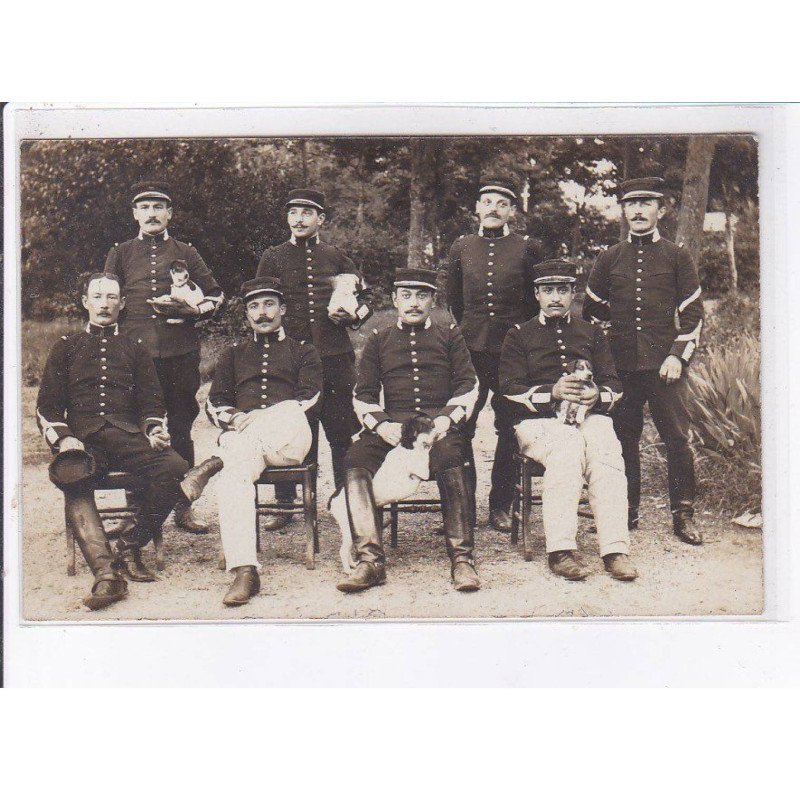 BOURGES: chien, militaire - très bon état