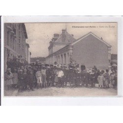 CHAMPAGNE-sur-SEINE: sortie des écoles - très bon état