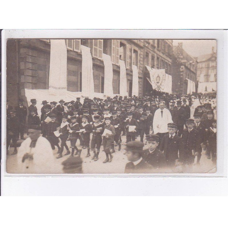 FLERS: procession - état