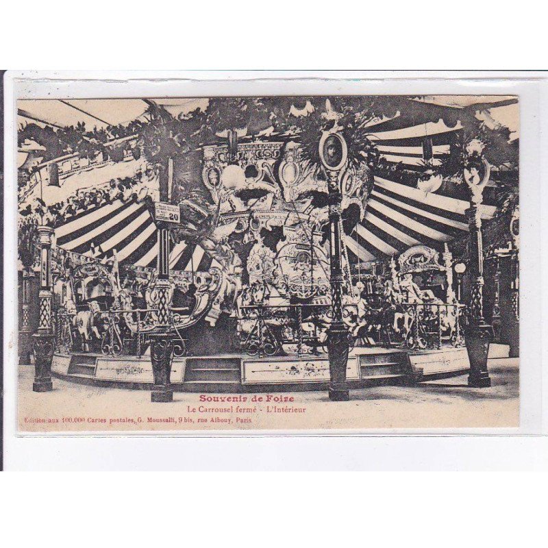 PARIS: souvenir de foire, le carroussel fermé, l'intérieur, manège - très bon état