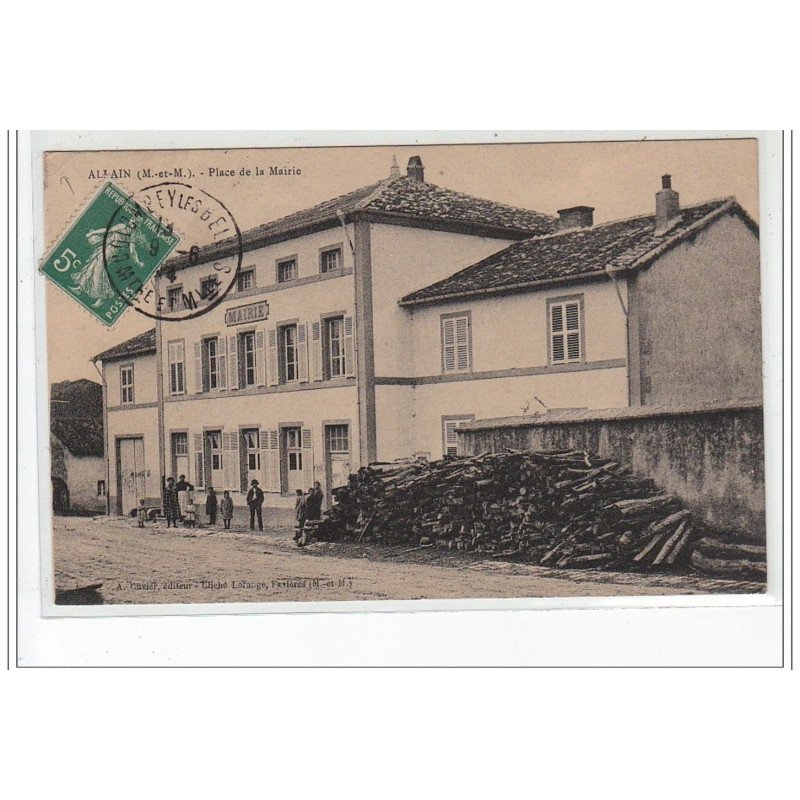 ALLAIN - Place de la Mairie - état