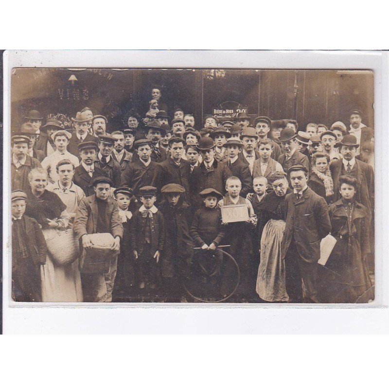 PARIS: 75001 personnages - très bon état