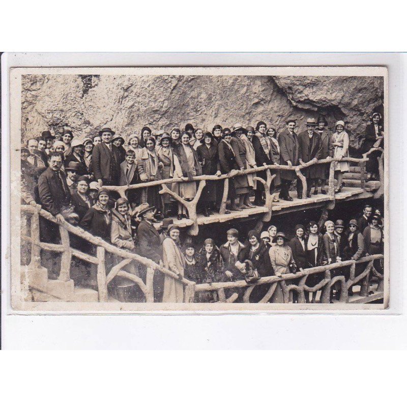 MENTON environ: un groupe dans les grottes préhistoriques des rochers rouges - très bon état