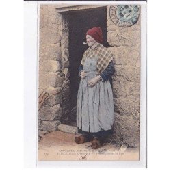 PLOUEDERN: femme fumant la pipe - très bon état