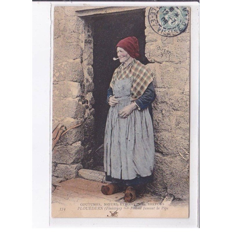 PLOUEDERN: femme fumant la pipe - très bon état
