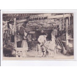 FINISTERE: le maréchal ferrant du village, intérieur de la forge - très bon état