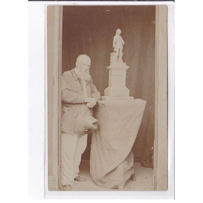LA FERTE MILLON: le statuaire Hiolin et la maquette de racine enfant - état