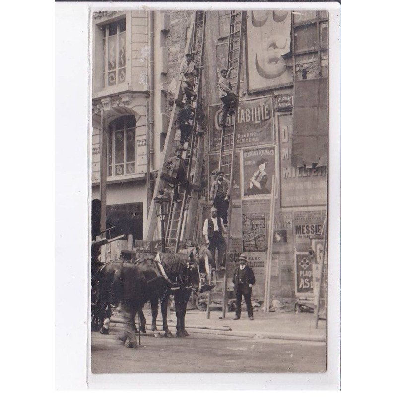 PARIS: colleurs d'affiches, publicité - très bon état