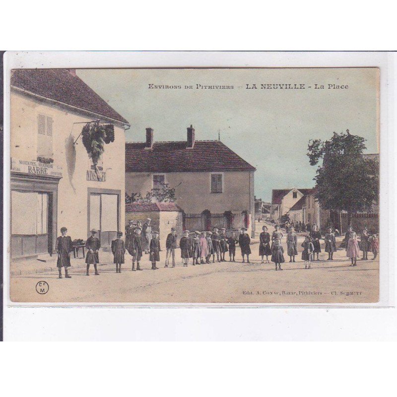 LA NEUVILLE: la place - état (traçes)