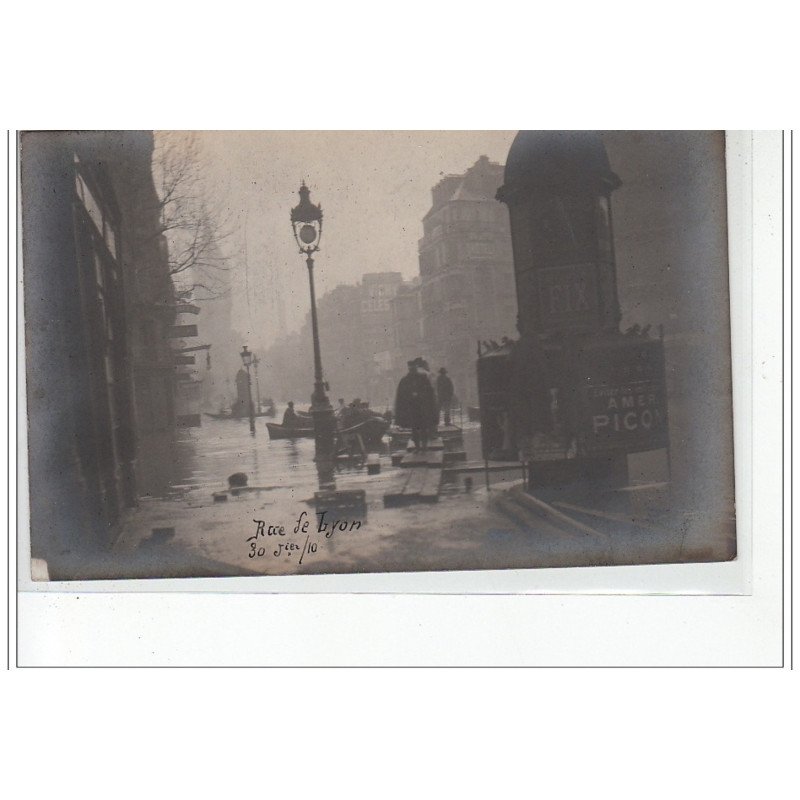PARIS - inondations 1910 - rue de Lyon - carte photo - très bon état