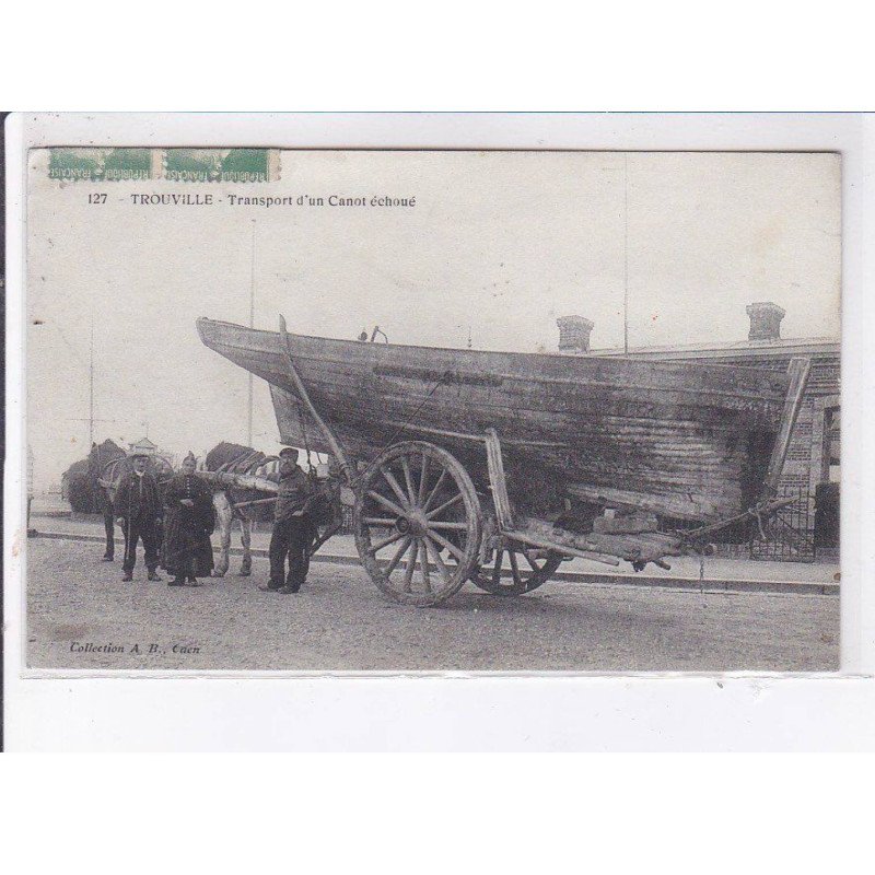 TROUVILLE: transport d'un canot échoué - très bon état TROUVILLE: transport d'un canot échoué - très bon état