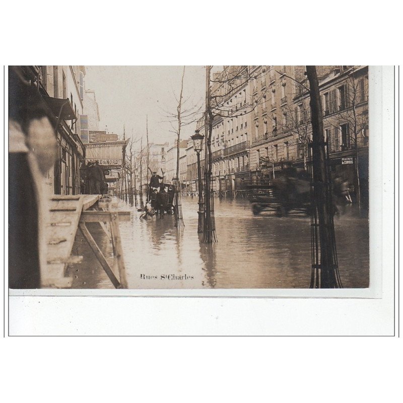 PARIS - inondations 1910 - rue Saint Charles - carte photo - très bon état