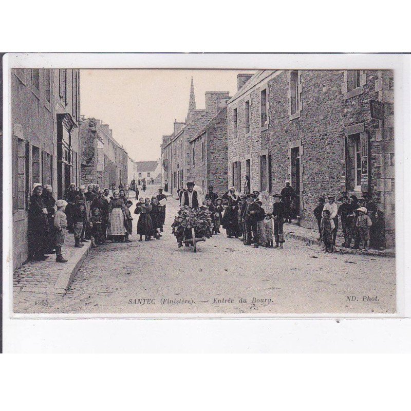 SANTEC: entrée de bourg - très bon état