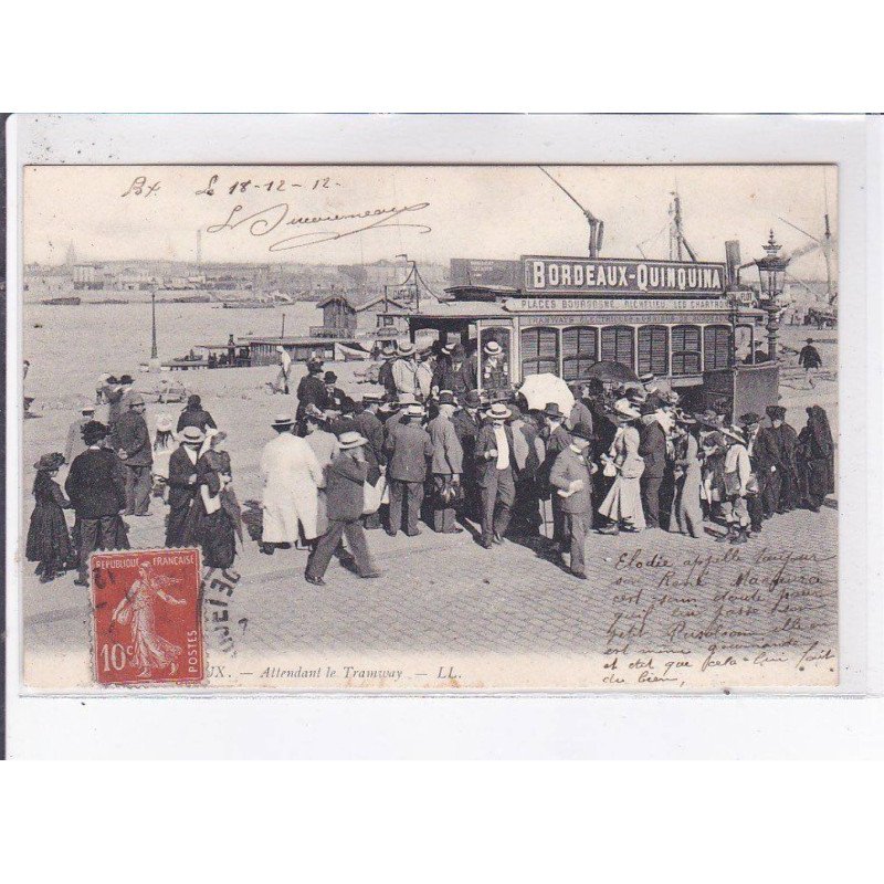 BORDEAUX: attendant le tramway - très bon état