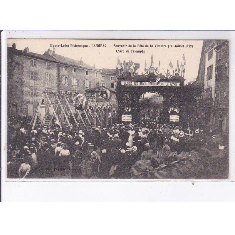 LANGEAC: souvenir de la fête de la victoire, l'arc de triomphe - très bon état