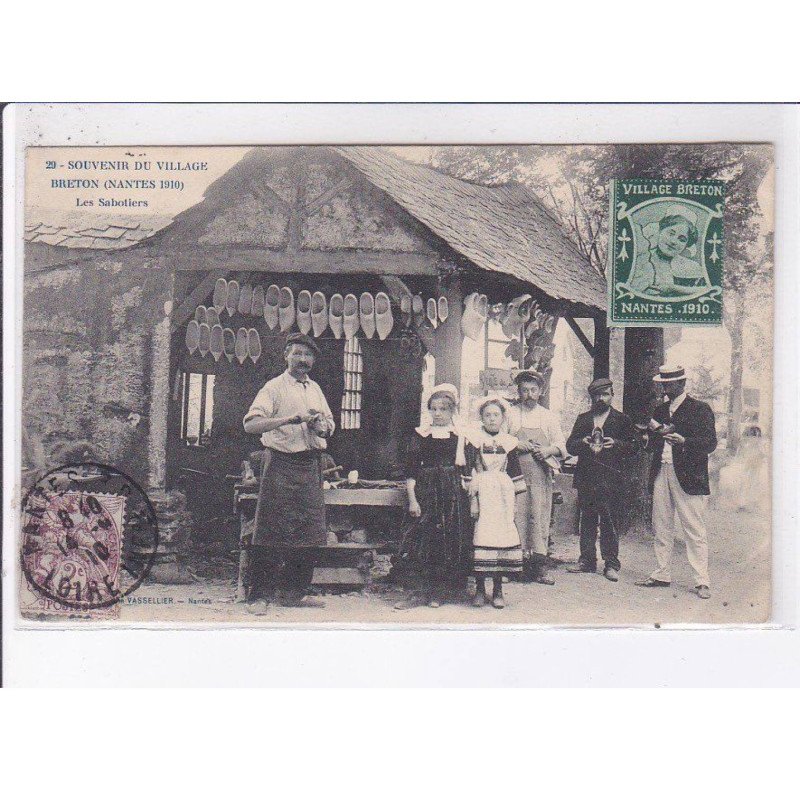 NANTES: souvenir du village breton, les sabotiers - très bon état