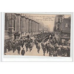 Obsèques de M. Mouchel, maire et député d'ELBEUF 24 Octobre 1911 - Le cortège rue Henry, le char - très bon état
