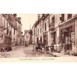 L'ILE BOUCHARD - Rue de la République - très bon état