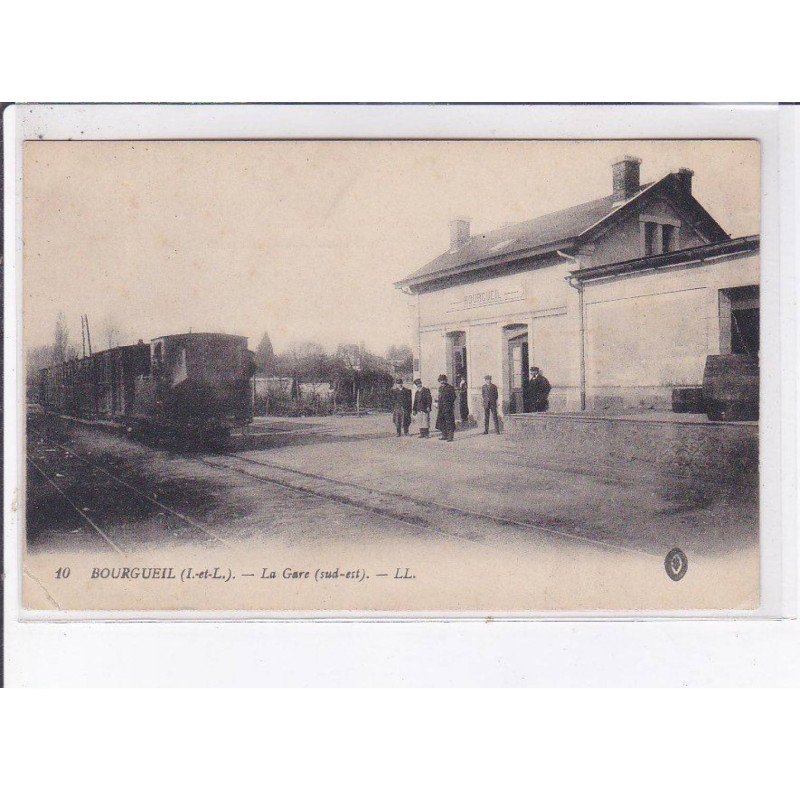 BOURGUEUIL: la gare - état