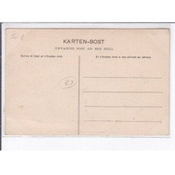 FINISTERE: paysans bretons récitant leur chapelet à la porte de l'église - très bon état