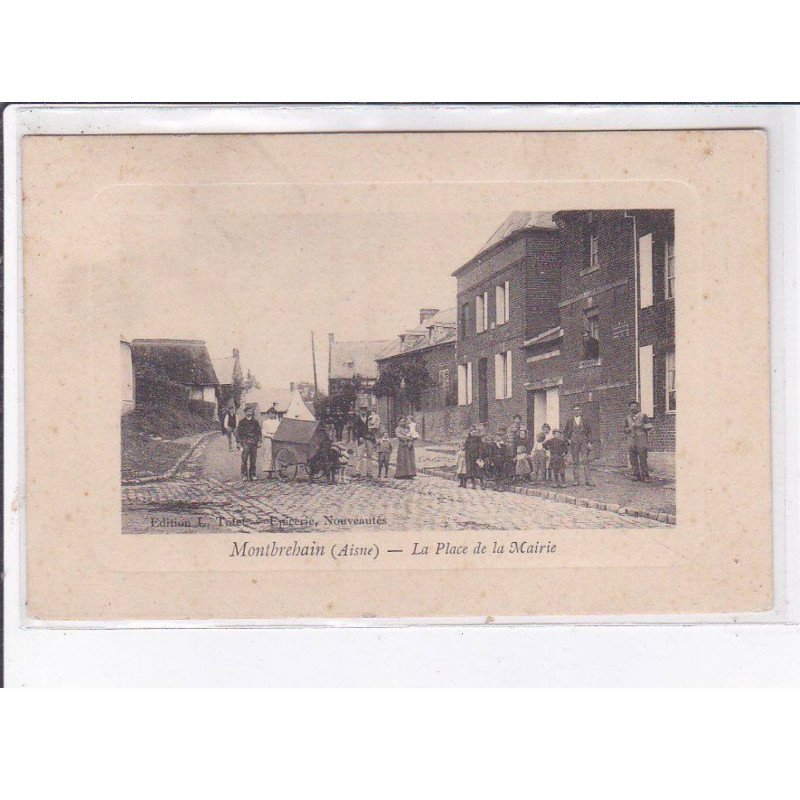 MONTBREHAIN: la place de la mairie, voiture à chien, philatélie - très bon état