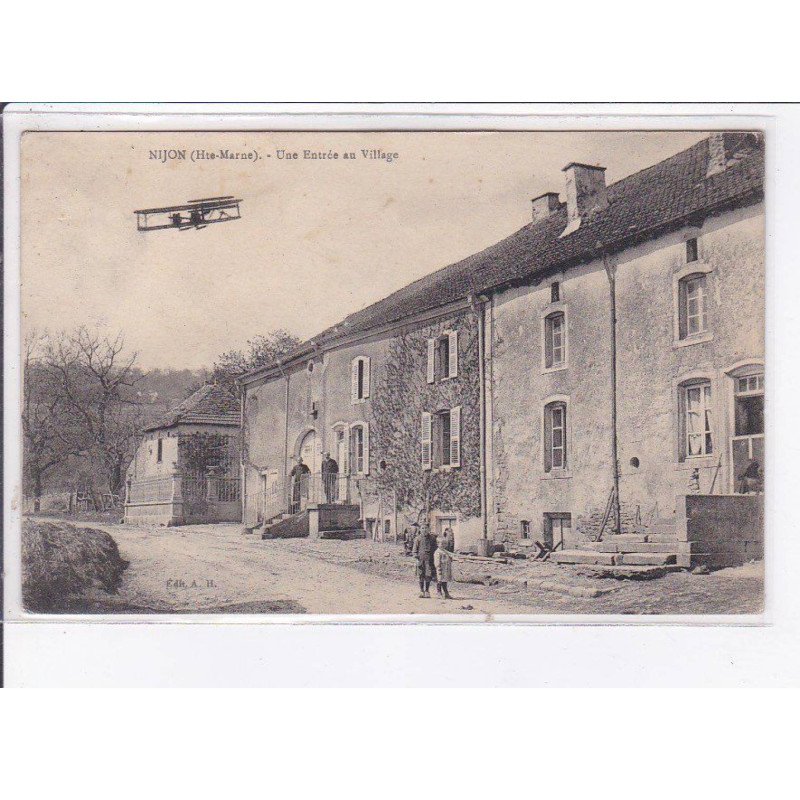 NIJON: une entrée en village, aviation - très bon état