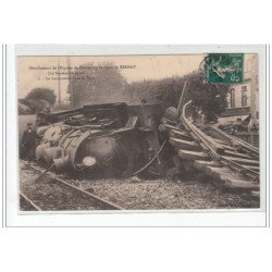 Déraillement de l'express de Cherbourg en gare de BERNAY 1910 - la locomotive sous la voie - très bon état