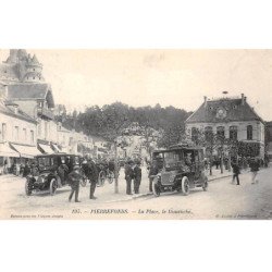 PIERREFONDS - La Place - Le Dimanche - très bon état