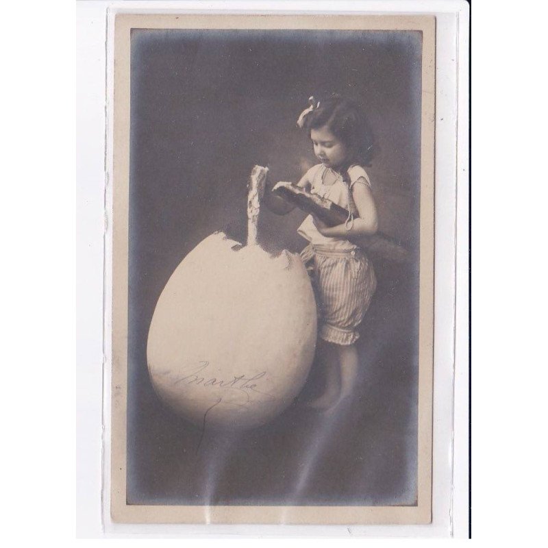 SURREALISME : enfant et oeuf (Paques) - très bon état