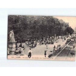 PARIS : Un coin du Jardin des Tuileries - état