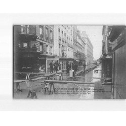 PARIS : Inondations de 1910, Chemins sur chevalets construits dans le bas de la Rue du Bac - très bon état