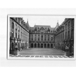 PARIS : Sorbonne, Cour Intérieure - très bon état