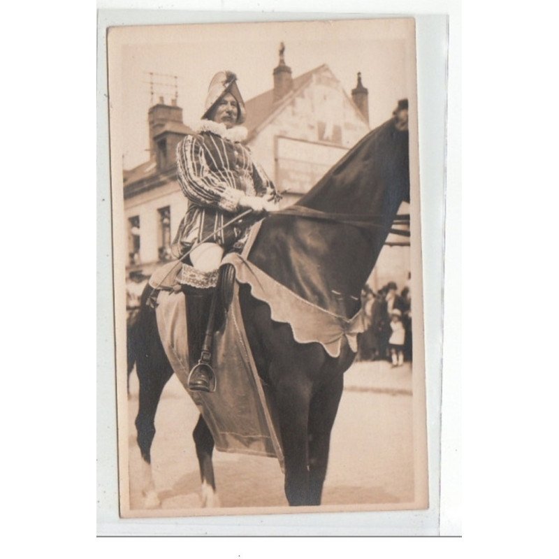 CREPY EN LAONNOIS - CARTE PHOTO - Fête, cavalier en costume - très bon état