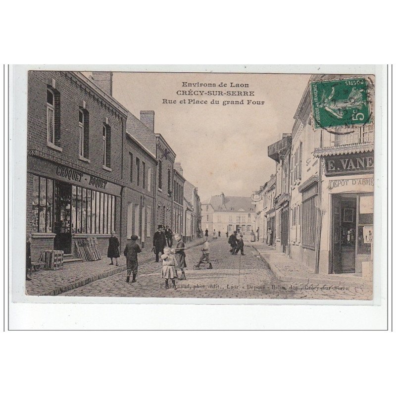 Environs de LAON - CRECY SUR SERRE - Rue et Place du Grand Four - très bon état