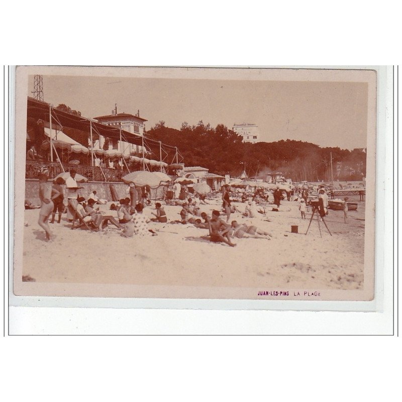 JUAN LES PINS - La plage - CARTE PHOTO - très bon état
