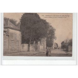 REMILLY - La Route du Petit Remilly - à gauche le château qui servait d'ambulance en 1870 - état