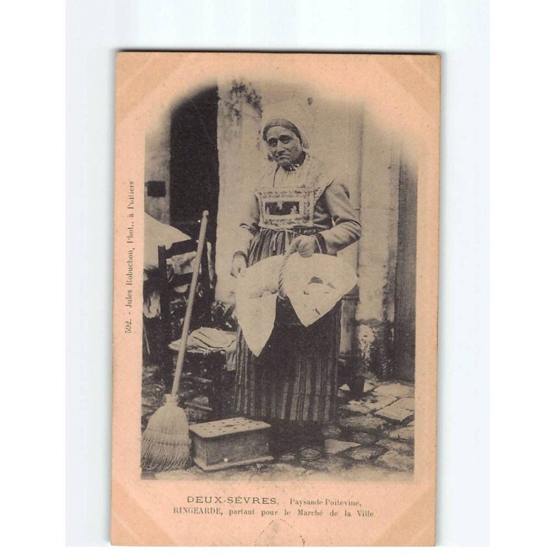 Paysanne Poitevine, Ringearde, partant pour le Marché de la Ville - très bon état Paysanne Poitevine, Ringearde, partant pour le Marché de la Ville - très bon état
