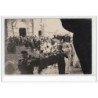 LA FERE : carte photo d'une procession vers 1910 - très bon état