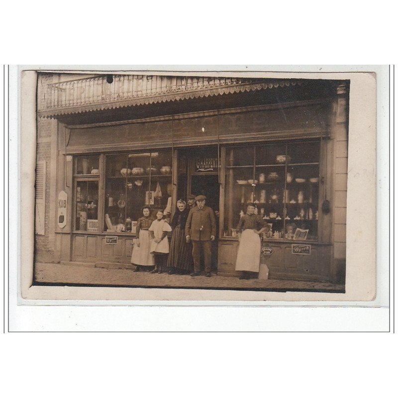 LA FERE : carte photo de l'épicerie-quincaillerie CHARPENTIER vers 1910 - très bon état