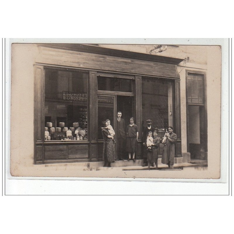 LA FERE : carte photo d'un magasin vers 1910 - très bon état