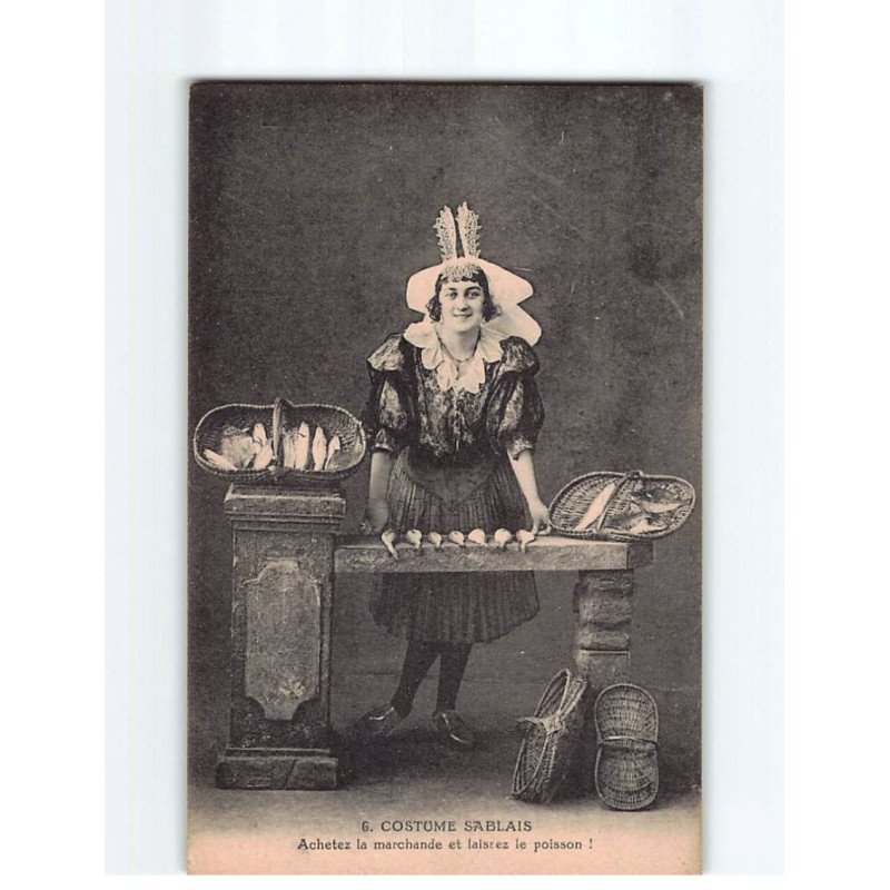 SABLES D'OLONNE : Costume Sablais, Poissonnière - état
