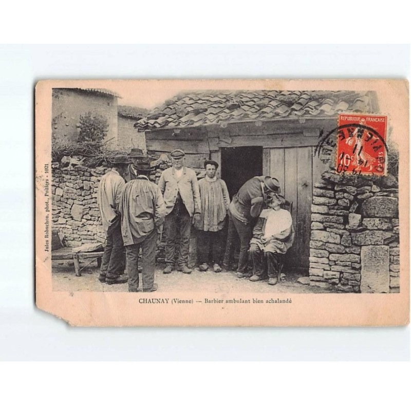 CHAUNAY : Barbier ambulant bien achalandé - état CHAUNAY : Barbier ambulant bien achalandé - état