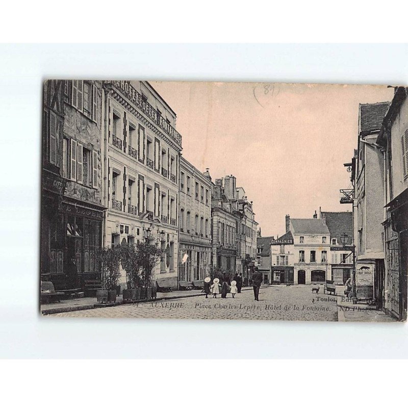 AUXERRE : Place Charles Lepère, Hôtel de la Fontaine - état