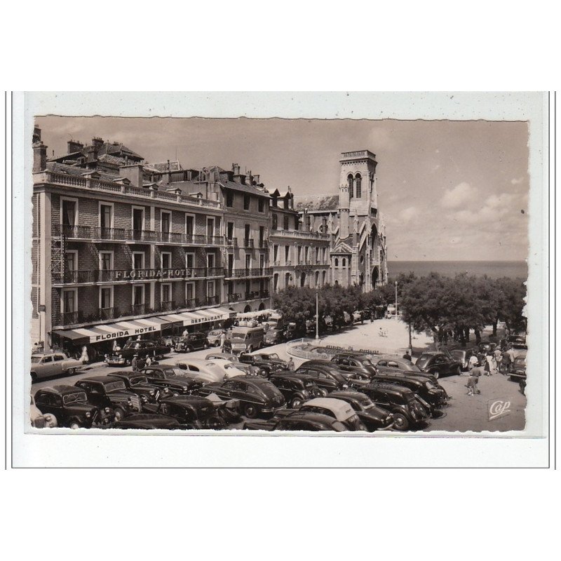 BIARRITZ - Place Sainte Eugénie - très bon état