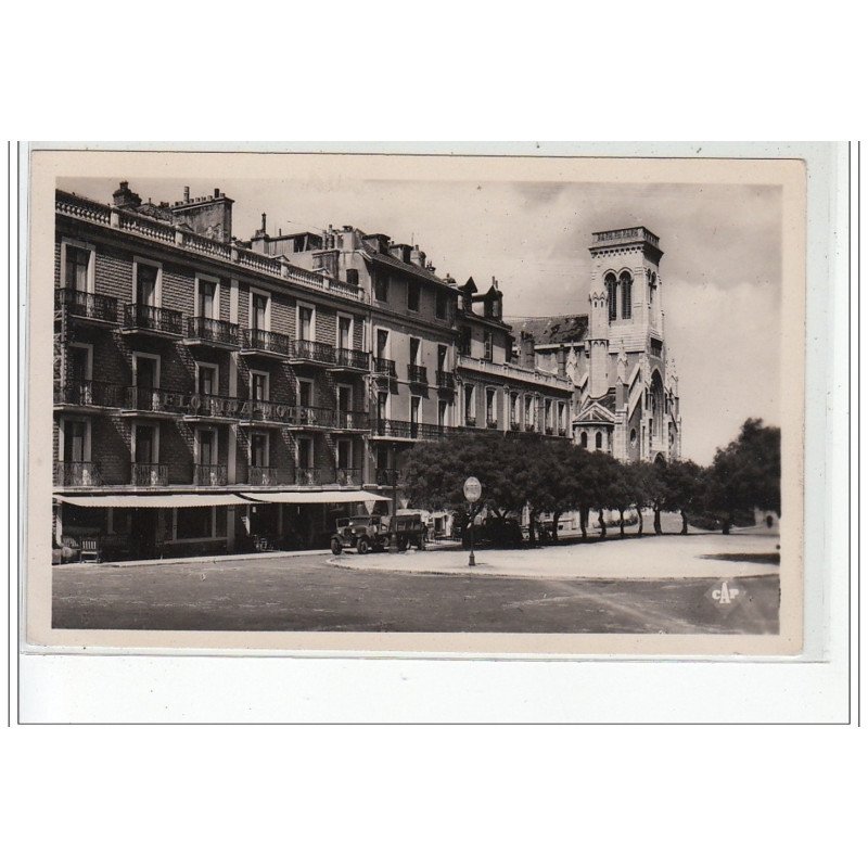 BIARRITZ - Place Sainte Eugénie - très bon état