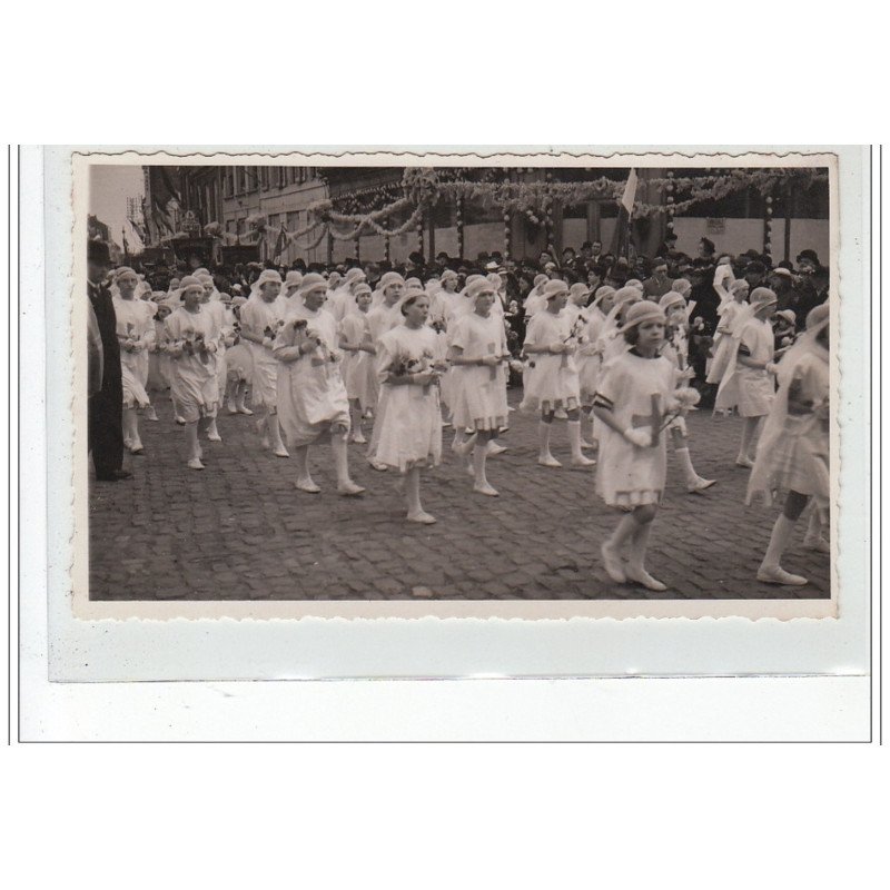 BOURBOURG - CARTE PHOTO - Procession vers 1930 - très bon état