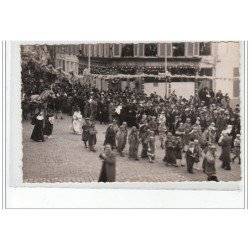 BOURBOURG - CARTE PHOTO - Procession vers 1930 - très bon état