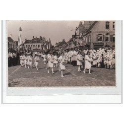 BOURBOURG - CARTE PHOTO - Procession vers 1930 - très bon état